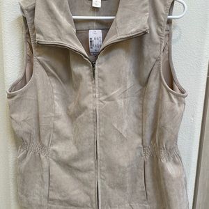 Christopher Banks Women’s Tan Zip Up Vest